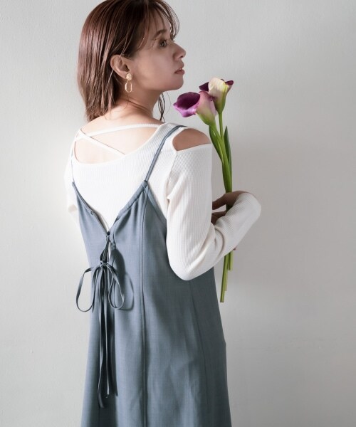 mysty woman(ミスティウーマン)の「バックシャンアシメネックプルオーバー(トップス・レディース・オフホワイト/ブラック/カーキ・F)」の7枚目の写真