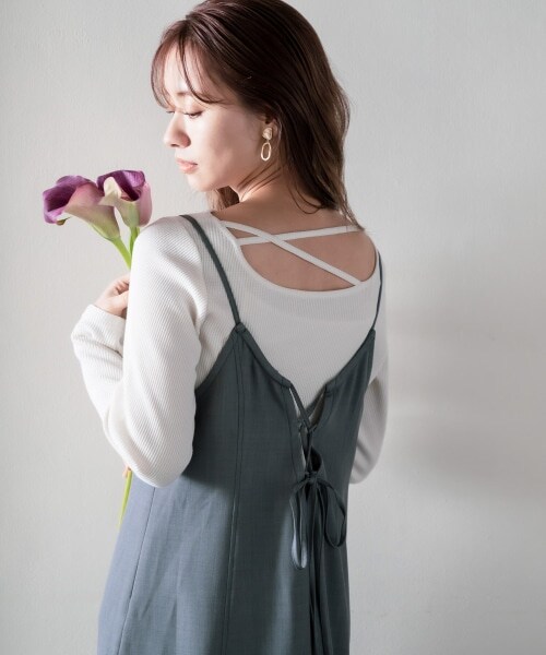 mysty woman(ミスティウーマン)の「バックシャンアシメネックプルオーバー(トップス・レディース・オフホワイト/ブラック/カーキ・F)」の5枚目の写真