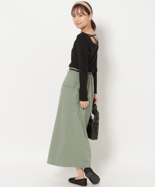 mysty woman(ミスティウーマン)の「バックシャンアシメネックプルオーバー(トップス・レディース・オフホワイト/ブラック/カーキ・F)」の10枚目の写真