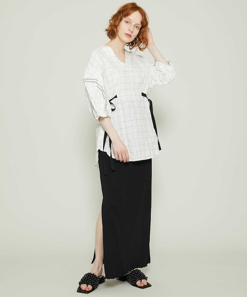 AKIKOAOKI（アキコアオキ）の「バルーンスリーブトップス