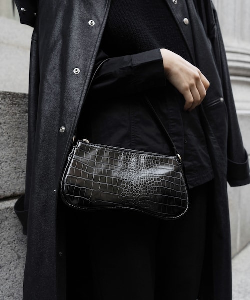 COLONY 2139(コロニートゥーワンスリーナイン)の「【@sakina_yamamoto】サステナビリティレザークロコ横長バッグ(ショルダーバッグ・レディース・グレー/ブラック・FREE)」の1枚目の写真