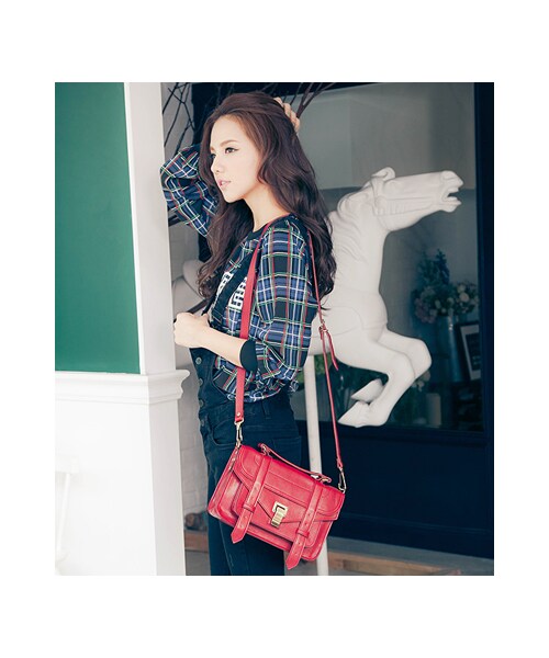 gracegift（グレースギフト）の「俐落洗鍊 韓國學院質感金釦提包（バッグ・レディース・黑/紅・F）」の10枚目の写真