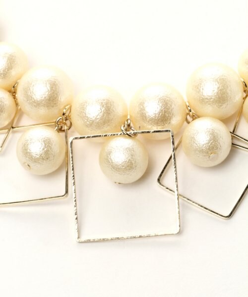 LOWRYS FARM（ローリーズファーム）の「パールトップモチーフネックレス（アクセサリー・レディース・ゴールド・ナシ）」の2枚目の写真