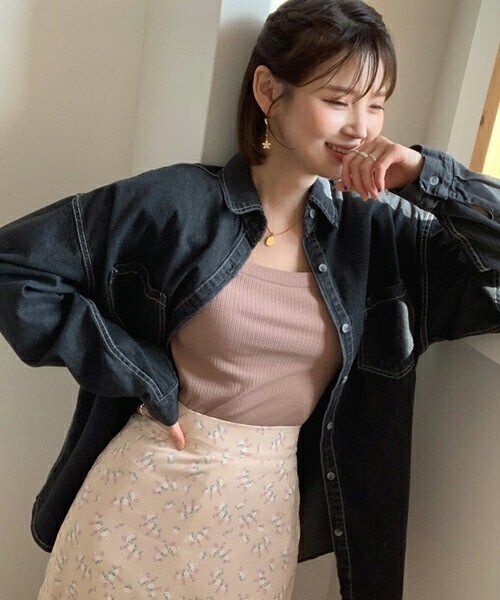 DHOLIC（ディーホリック）の「デニムシャツ（シャツ/ブラウス・レディース・ブルー/ブラック/その他・ONESIZE）」の2枚目の写真