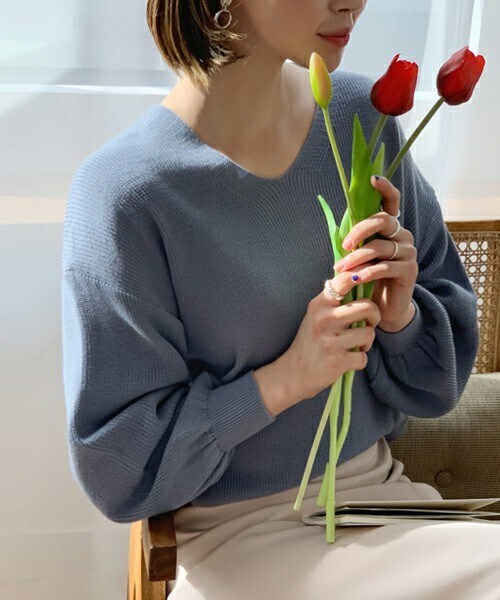 DHOLIC（ディーホリック）の「Vネックパフニット（ニット/セーター・レディース・グリーン/ブルー/ブラック/ベージュ/レッド/ピンク/ホワイト・ONESIZE）」の5枚目の写真