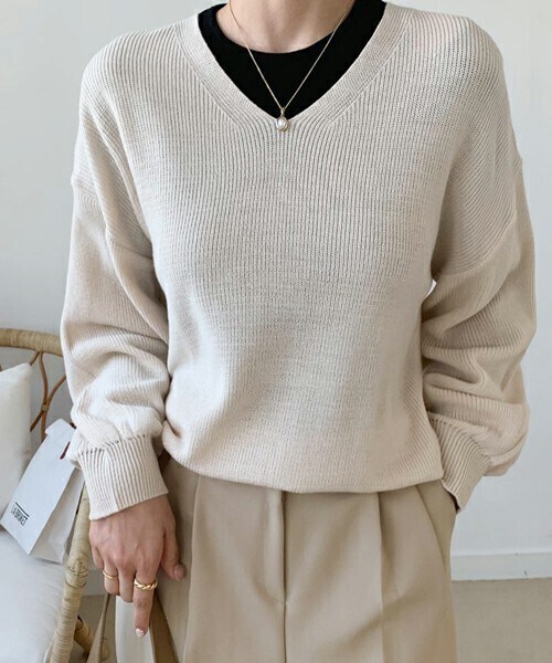 DHOLIC（ディーホリック）の「Vネックパフニット（ニット/セーター・レディース・グリーン/ブルー/ブラック/ベージュ/レッド/ピンク/ホワイト・ONESIZE）」の4枚目の写真