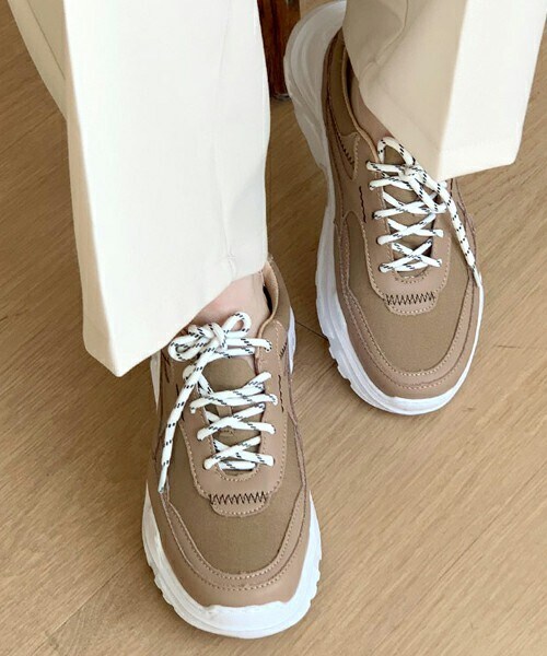 DHOLIC（ディーホリック）の「ステッチボリュームスニーカー（スニーカー・レディース・ホワイト/ブラウン/ベージュ・225/230/235/240/245/250）」の2枚目の写真