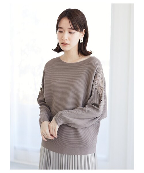 Green　Parks（グリーンパークス）の「・furry rate ショルダーレースプルオーバー（トップス・オフホワイト/ライトベージュ/モカ/ライトカーキ・F）」の7枚目の写真