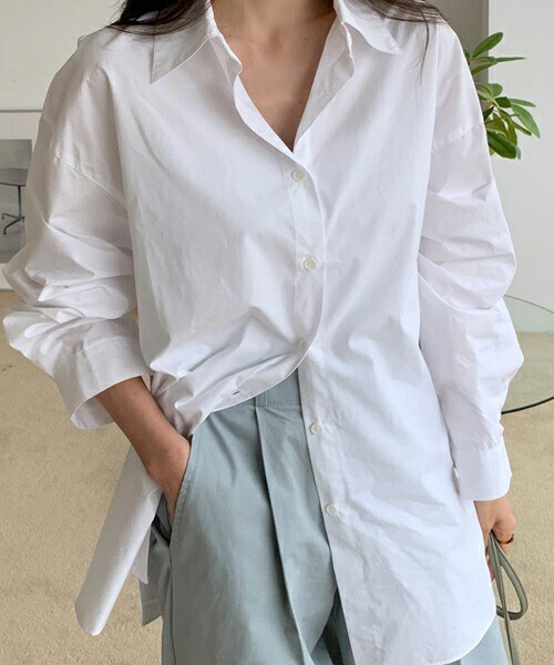 DHOLIC（ディーホリック）の「ボタンストラップ付シャツ（シャツ/ブラウス・レディース・ベージュ/ブラウン/ホワイト・ONESIZE）」の2枚目の写真