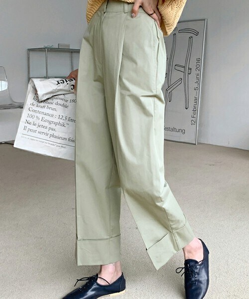 DHOLIC（ディーホリック）の「ロールアップタックパンツ（その他パンツ・レディース・クリーム/ライトカーキ/ディープスカイブルー/ネイビー/ライトイエロー/サーモンピンク/パープル・ONESIZE）」の2枚目の写真