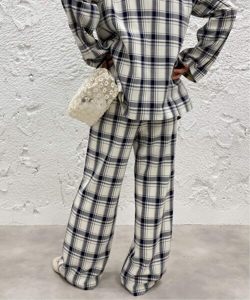 Charles Chaton(シャルルシャトン)の「《予約》ナードパンツ(パンツ・ネイビー/34/在庫あり/36)」の2枚目の写真