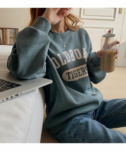 DHOLIC STYLE（ディーホリックスタイル）の「[ontheriver] 裏起毛ロゴスウェット（スウェット・レディース・パープル/グリーン/グレー・FREE）」の3枚目の写真