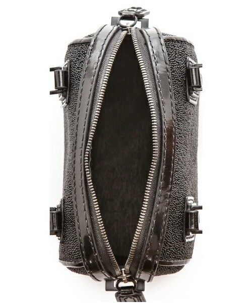 Alice and Olivia（アリスオリヴィア）の「alice + olivia Mini Olivia Bag（ショルダーバッグ・Black・One Size）」の5枚目の写真