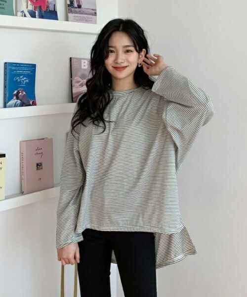 DHOLIC(ディーホリック)の「アンバランスボーダーTシャツ(Tシャツ/カットソー・レディース・ホワイト/ブラック/ブルー・ONESIZE)」の1枚目の写真