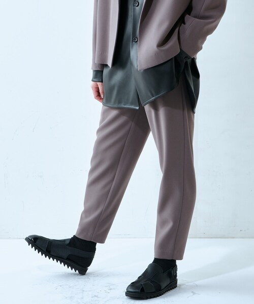 Lui's(ルイス)の「ドライダブルクロススリムテーパードパンツ(その他パンツ・メンズ・ブラウン/ライトグレー・S/M)」の1枚目の写真