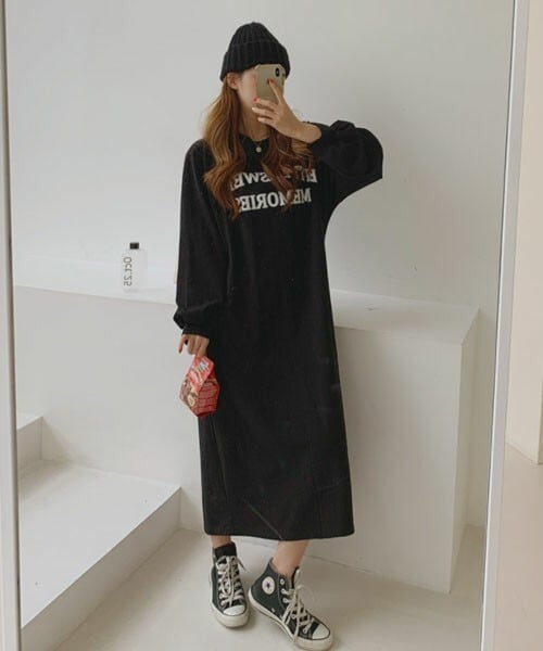 DHOLIC STYLE（ディーホリックスタイル）の「[ontheriver] レタリングスウェットワンピース（ワンピース・レディース・ホワイト/ブラック/ブルー・FREE）」の2枚目の写真