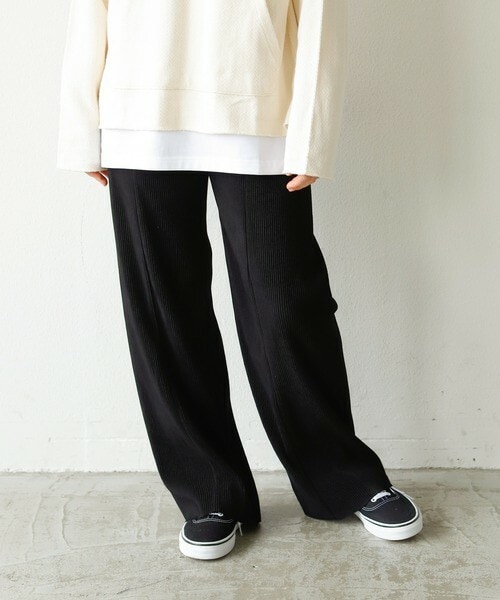 Auntie Rosa Holiday(アンティローザホリデー)の「スムースミニプリーツパンツ(その他パンツ・レディース・ブラック/ブラウン/ホワイト/イエロー/ブルー・SMALL/MEDIUM)」の1枚目の写真