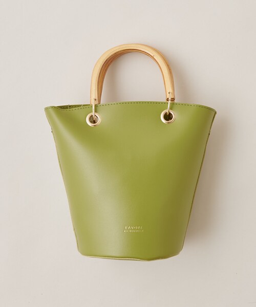 natural couture（ナチュラルクチュール）の「ウッドハンドル2WAYバケツトートバッグ（ショルダーバッグ・レディース・ライトベージュ/グリーン/キャメル・FREE）」の2枚目の写真