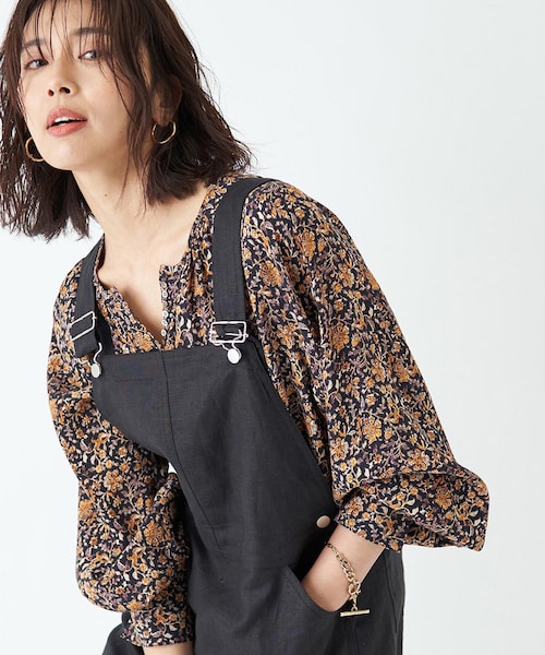 RIVE DROITE（リヴドロワ）の「《予約》【《コーディネートの主役》手洗い可】更紗柄ギャザーブラウス（シャツ/ブラウス・レディース・ブルー/ブラック・F）」の2枚目の写真