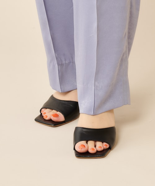 SHENERY（シーナリー）の「カウレザーミュール（サンダル・レディース・ベージュ/キャメル/ブラック・36/37/38）」の2枚目の写真