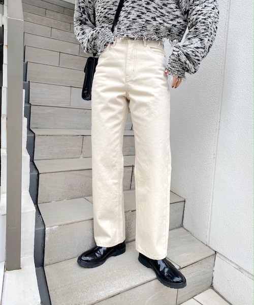 WHO'S WHO gallery(フーズフーギャラリー)の「ストレートデニム(デニムパンツ・レディース・エクリュ/サックスブルー/ブラック・F)」の2枚目の写真