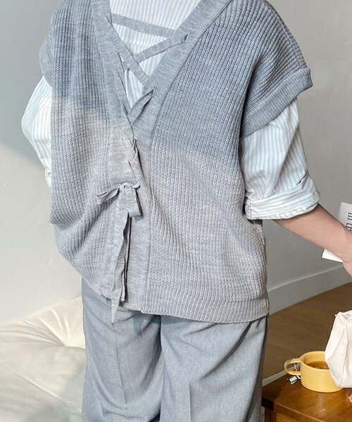 DHOLIC（ディーホリック）の「バックレースアップベスト（ベスト・レディース・ベージュ/ブラック/グレー・ONESIZE）」の3枚目の写真