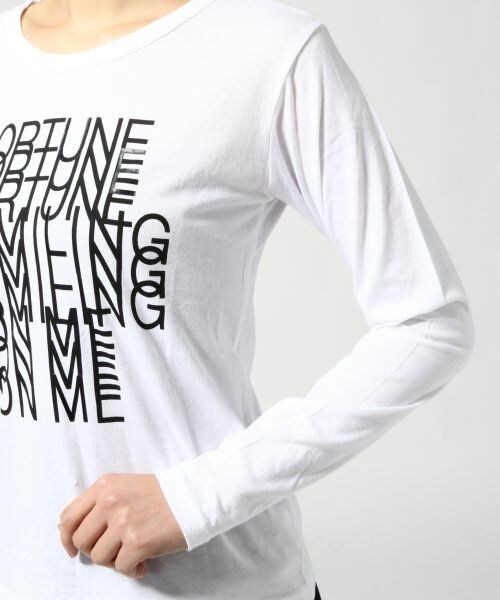 JEANASIS(ジーナシス)の「レイヤードロゴプリントTEE(トップス・レディース・オフホワイト/ブラック/グレー・FREE)」の8枚目の写真