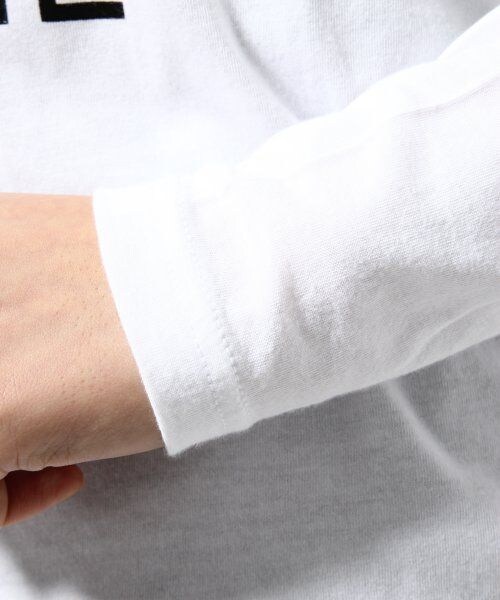 JEANASIS(ジーナシス)の「レイヤードロゴプリントTEE(トップス・レディース・オフホワイト/ブラック/グレー・FREE)」の9枚目の写真