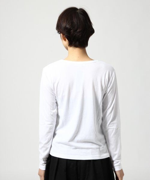 JEANASIS(ジーナシス)の「レイヤードロゴプリントTEE(トップス・レディース・オフホワイト/ブラック/グレー・FREE)」の5枚目の写真