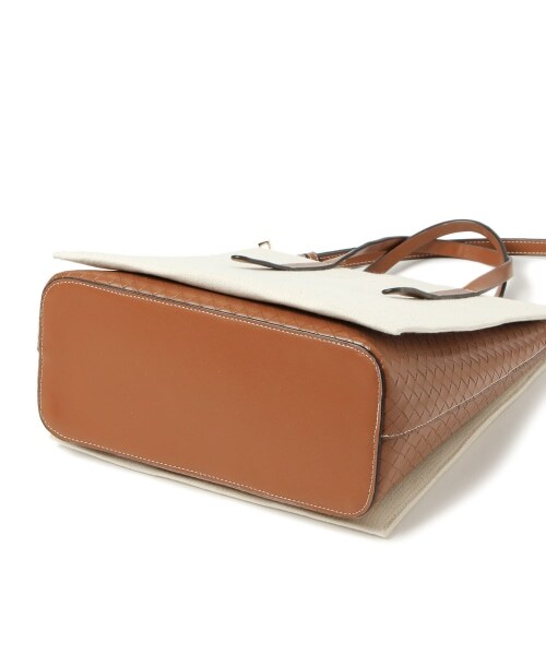 Andemiu(アンデミュウ)の「タテガタ3パーテーショントート(バッグ・ブラック(WEB限定)/キャメル/ライトグリーン)」の15枚目の写真