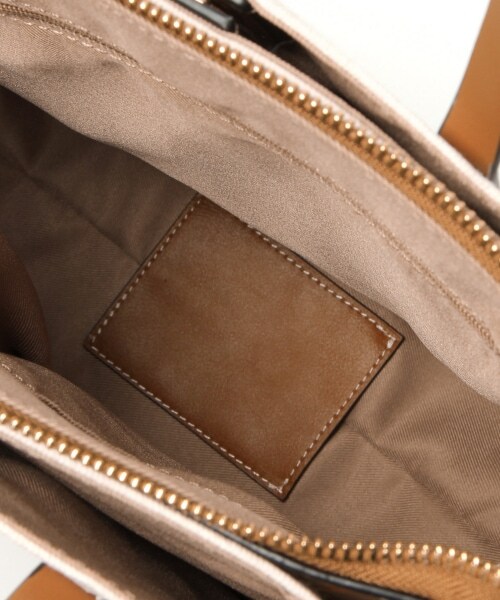 Andemiu(アンデミュウ)の「タテガタ3パーテーショントート(バッグ・ブラック(WEB限定)/キャメル/ライトグリーン)」の19枚目の写真