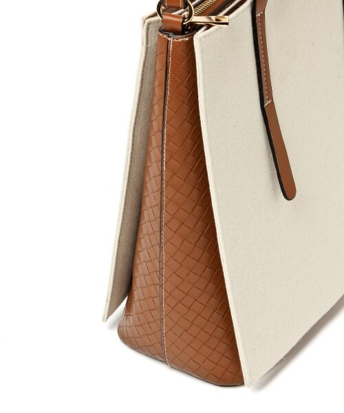 Andemiu(アンデミュウ)の「タテガタ3パーテーショントート(バッグ・ブラック(WEB限定)/キャメル/ライトグリーン)」の14枚目の写真