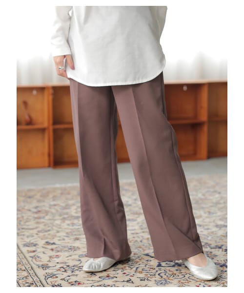 earth music&ecology(アースミュージックアンドエコロジー)の「【Special Price】新色追加【WEB限定】センタープレスストレートパンツ(パンツ・ライトベージュ/ミント/ブルー/ディープパープル/ローズ/チョコレート・S/M)」の1枚目の写真