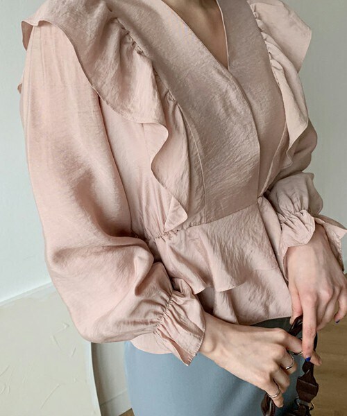 DHOLIC（ディーホリック）の「フリルVネックブラウス（シャツ/ブラウス・レディース・ホワイト/ブラック/ピンク・ONESIZE）」の3枚目の写真