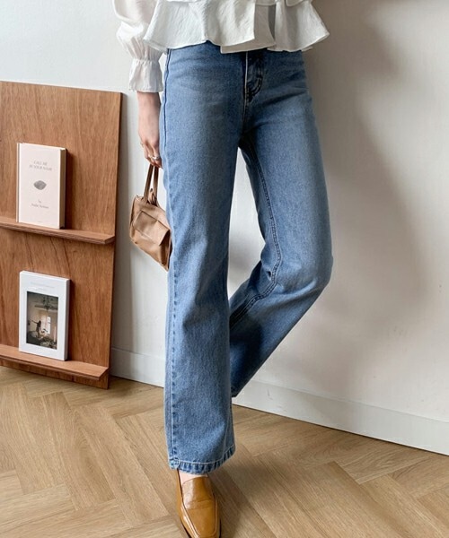 DHOLIC(ディーホリック)の「セミブーツカットデニムパンツ(デニムパンツ・レディース・ブルー・S/M)」の1枚目の写真