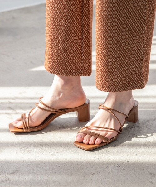 LOWRYS FARM(ローリーズファーム)の「ラインヒールサンダル(シューズ・オフ/ブラック/ゴールド/ブラウン/パープル)」の4枚目の写真