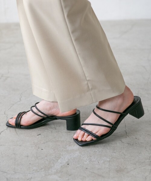 LOWRYS FARM(ローリーズファーム)の「ラインヒールサンダル(シューズ・オフ/ブラック/ゴールド/ブラウン/パープル)」の2枚目の写真