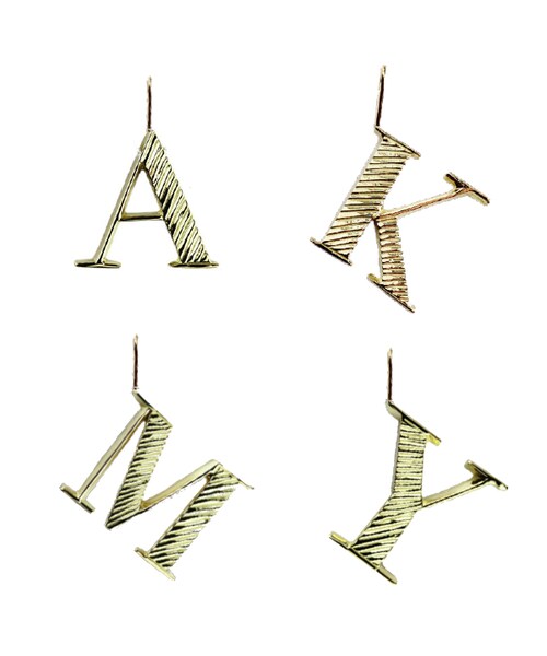 les desseins de DIEU（レデッサンドゥデュー）の「レ デッサン ドゥ デュー 983 ポップアート イニシャル チャーム（チャーム・レディース・ゴールド・free）」の2枚目の写真