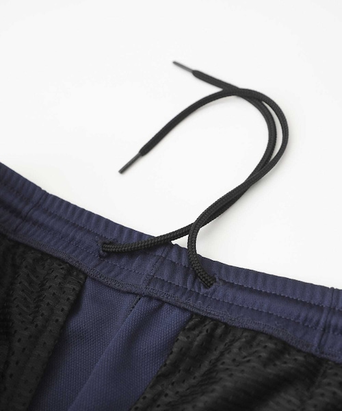 Needles（ニードルス）の「STUDIOUS限定 Narrow Track Pant（パンツ・メンズ・BLACK/BLUE・0(XS)/1(S)/2(M)/3(L)/4(XL)）」の7枚目の写真