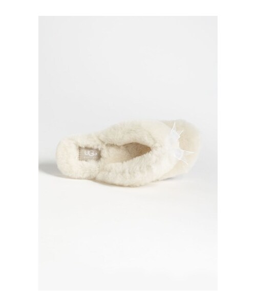 UGG(アグ)の「UGG® Australia 'Fluff II' Flip Flop (Women)(サンダル・White・5 M/6 M/7 M/8 M/9 M/10 M/11 M/12 M)」の2枚目の写真