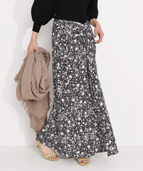 VERMEIL par iena（ヴェルメイユパーイエナ）の「STARプリントスカート