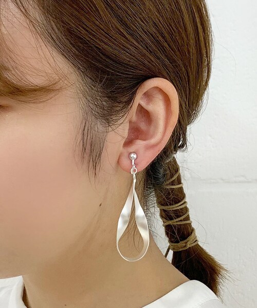 Lattice（Lattice）の「下がりマットイヤリング（イヤリング・レディース・ゴールド/シルバー・0）」の2枚目の写真