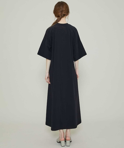 UJOH(ウジョー)の「ドローコードドレス (U781-T12-009)(ワンピース/ドレス・レディース・BLACK・2)」の5枚目の写真