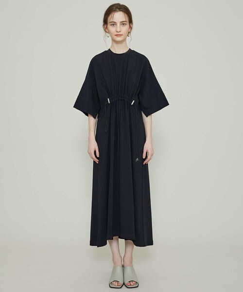 UJOH(ウジョー)の「ドローコードドレス (U781-T12-009)(ワンピース/ドレス・レディース・BLACK・2)」の3枚目の写真