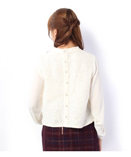 PAGEBOY(ページボーイ)の「起毛レース使いバックボタンカットソー(トップス・レディース・オフホワイト/ブラック/ネイビー)」の4枚目の写真