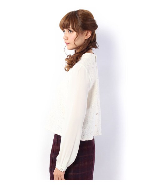 PAGEBOY(ページボーイ)の「起毛レース使いバックボタンカットソー(トップス・レディース・オフホワイト/ブラック/ネイビー)」の5枚目の写真