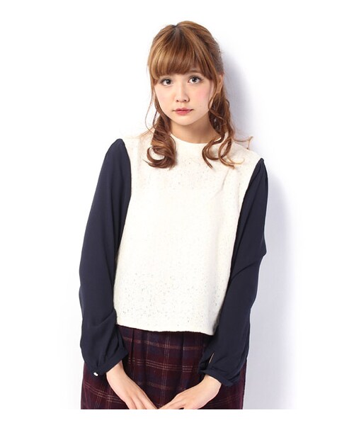 PAGEBOY(ページボーイ)の「起毛レース使いバックボタンカットソー(トップス・レディース・オフホワイト/ブラック/ネイビー)」の3枚目の写真