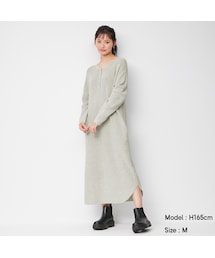 GU（ジーユー）の「ヘンリーネックニットワンピース(長袖)SD+X（長袖・レディース）」
