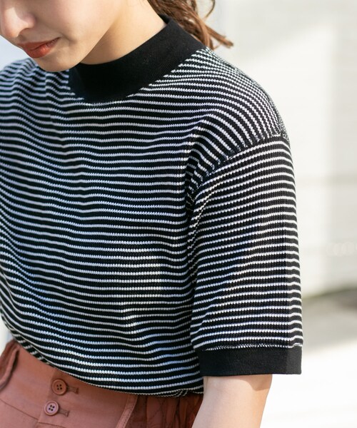 Kastane(カスタネ)の「HEALTH KNIT ベーシックモックネックプルオーバー(Tシャツ/カットソー・レディース・オフホワイト/チャコールグレー/ブラック/ブラックその他1・FREE)」の3枚目の写真