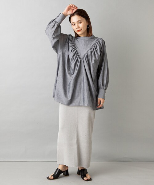 Vギャザーブラウス　Omekashi Omekashi（オメカシ）の「Vギャザーブラウス（シャツ/ブラウス）」 - WEAR